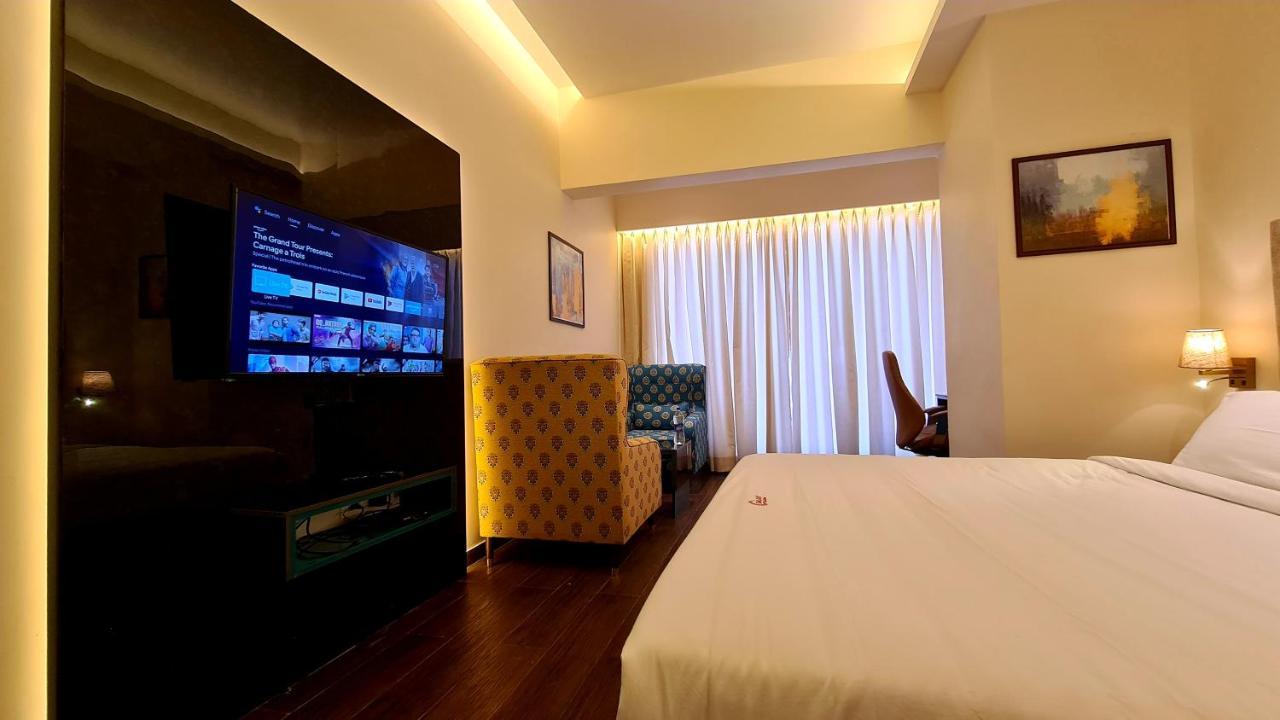 Galaxy Club & Hotel Bijāpur Екстериор снимка