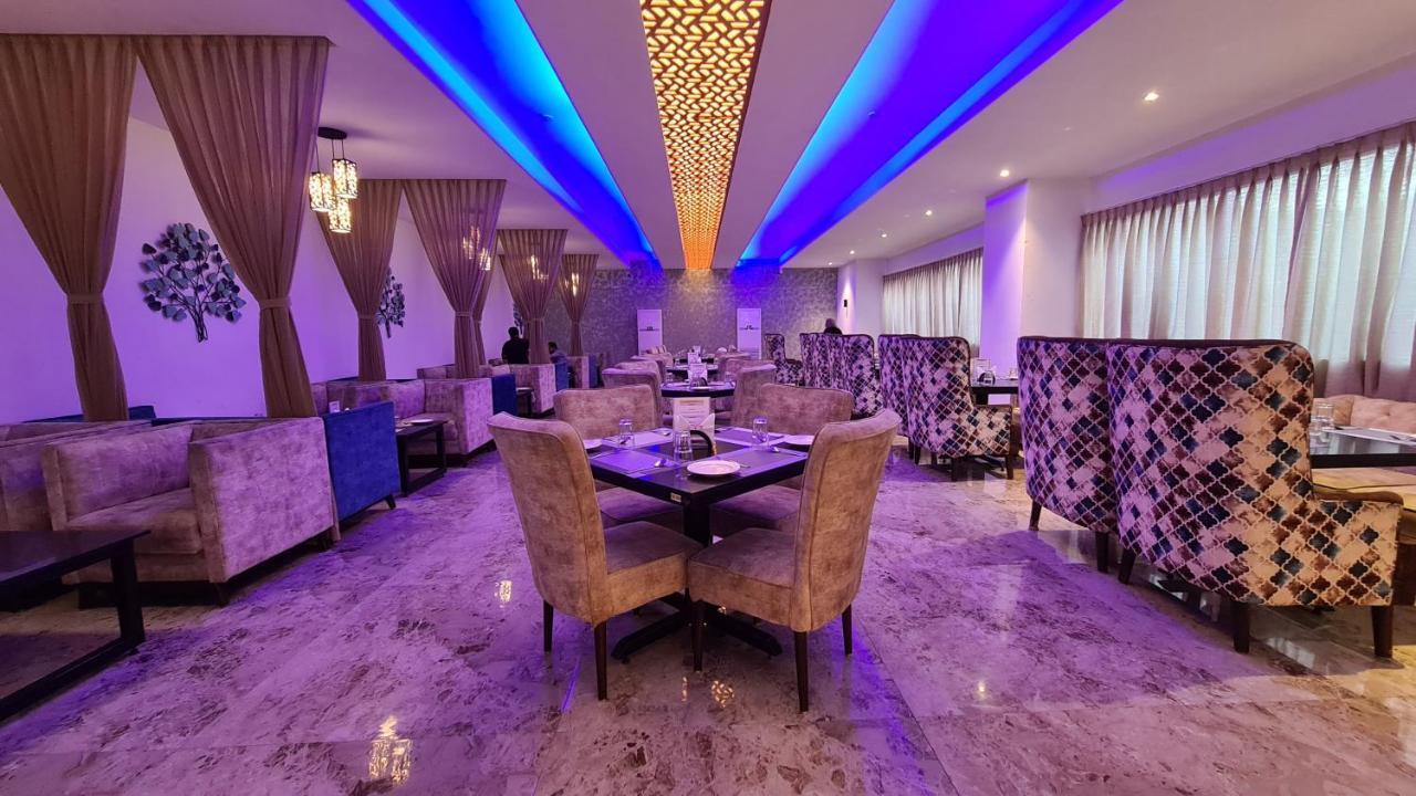 Galaxy Club & Hotel Bijāpur Екстериор снимка