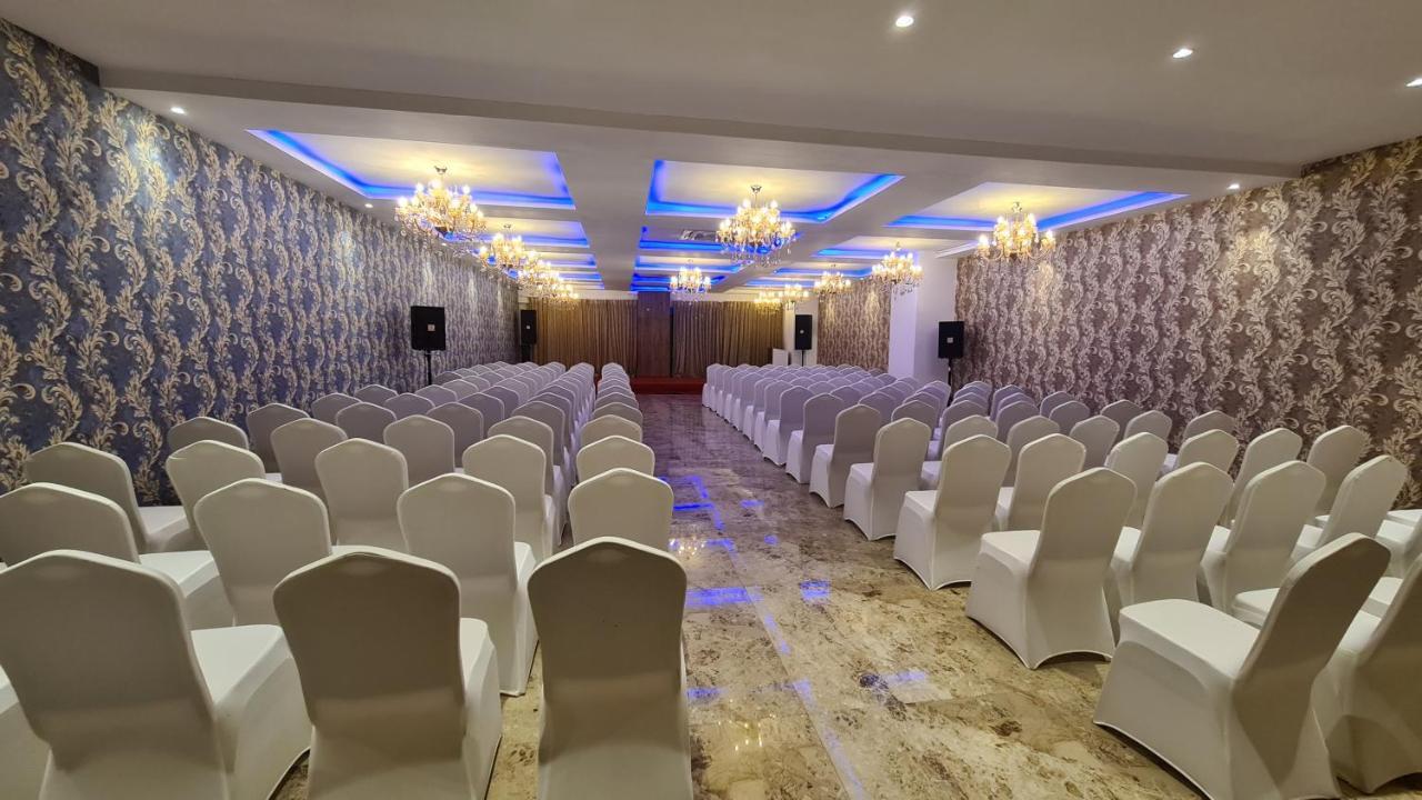 Galaxy Club & Hotel Bijāpur Екстериор снимка