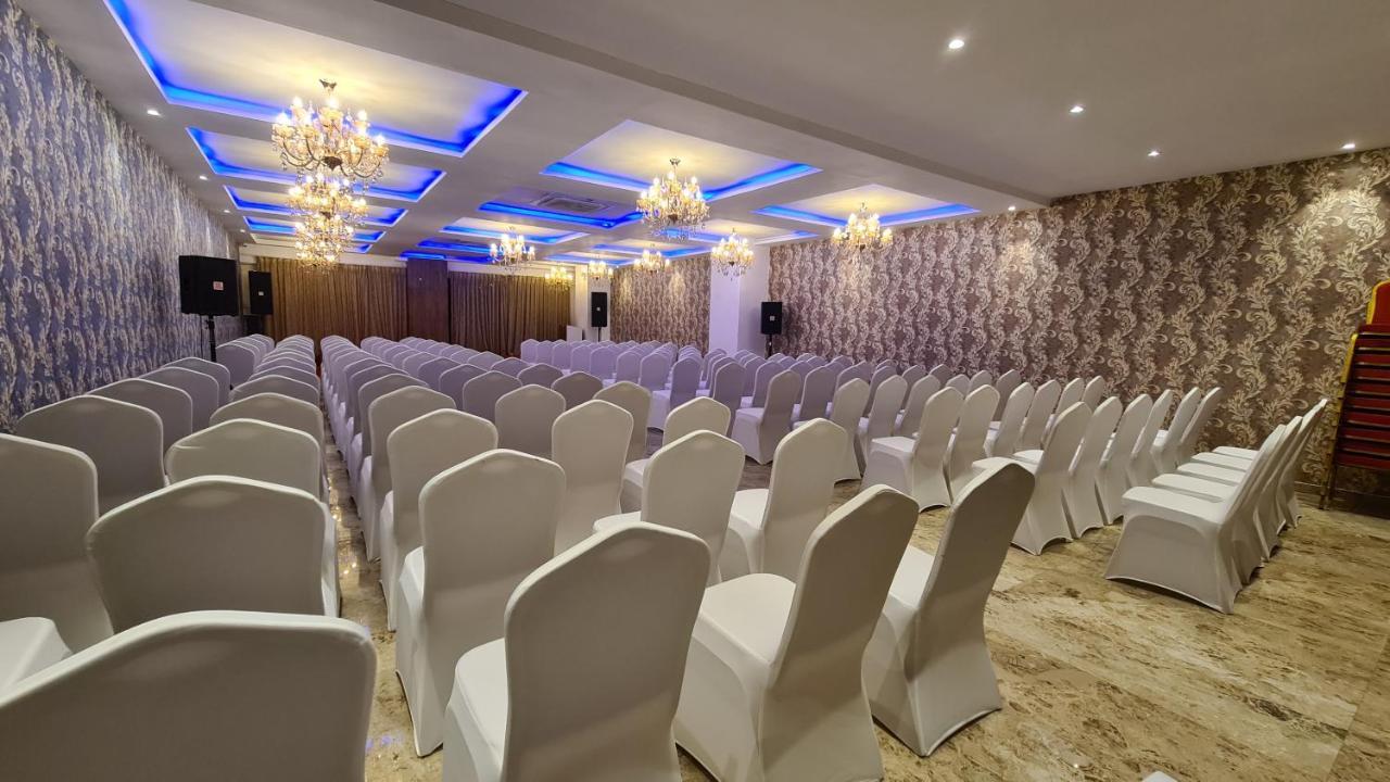 Galaxy Club & Hotel Bijāpur Екстериор снимка