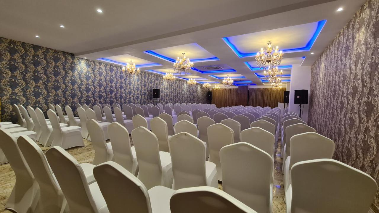 Galaxy Club & Hotel Bijāpur Екстериор снимка