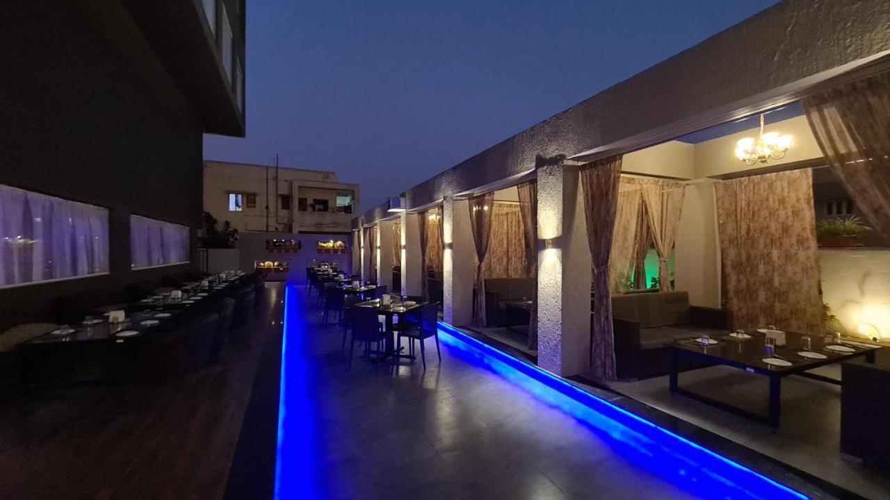 Galaxy Club & Hotel Bijāpur Екстериор снимка