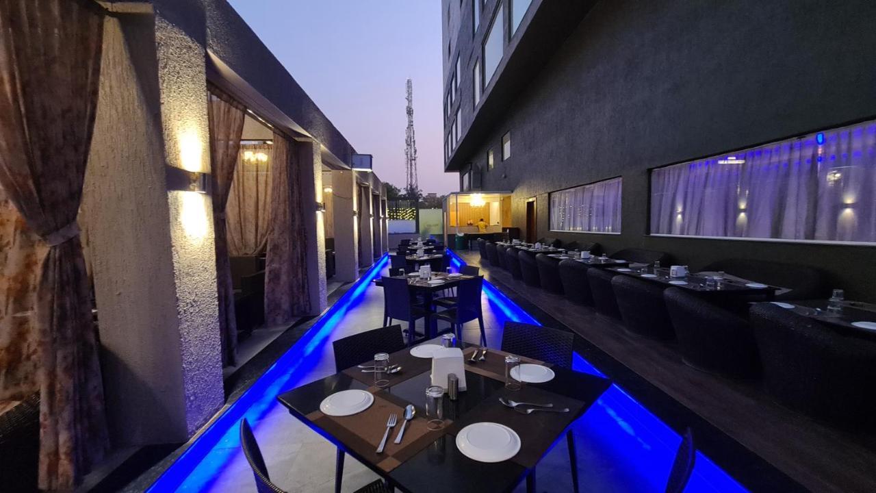 Galaxy Club & Hotel Bijāpur Екстериор снимка