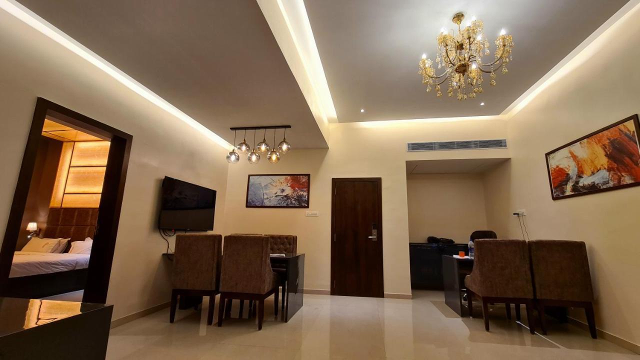 Galaxy Club & Hotel Bijāpur Екстериор снимка