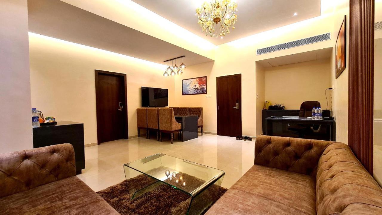 Galaxy Club & Hotel Bijāpur Екстериор снимка