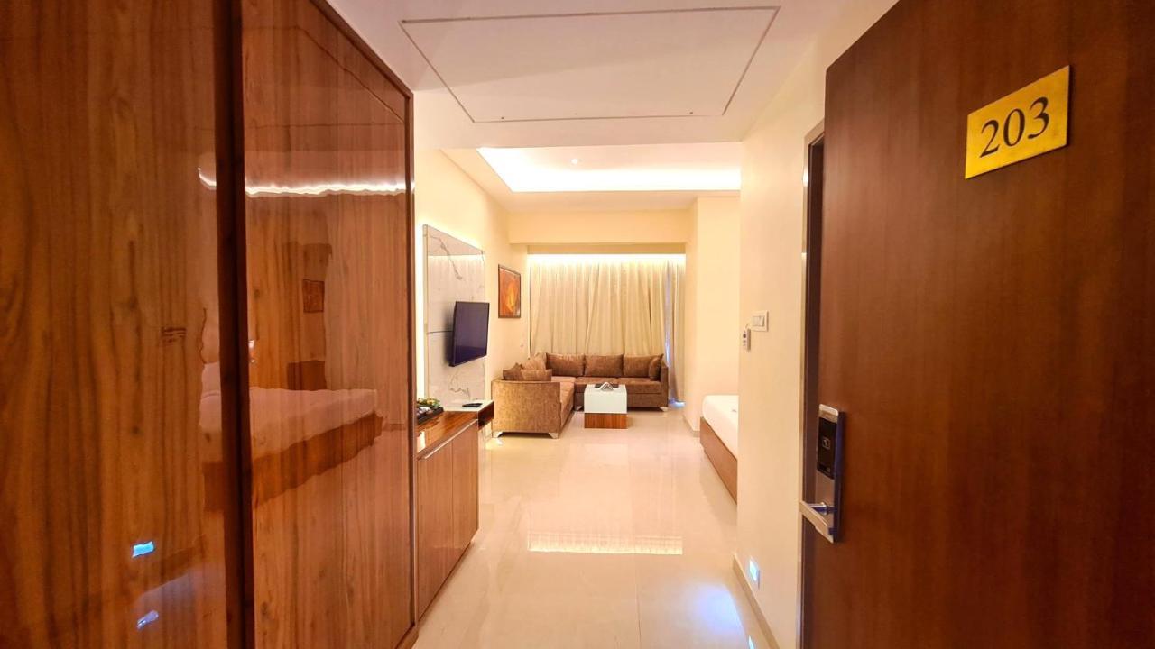 Galaxy Club & Hotel Bijāpur Екстериор снимка