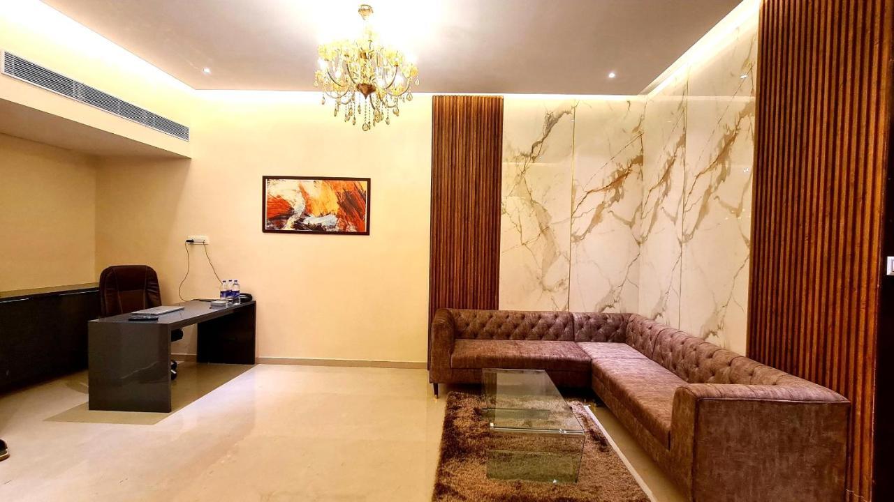 Galaxy Club & Hotel Bijāpur Екстериор снимка