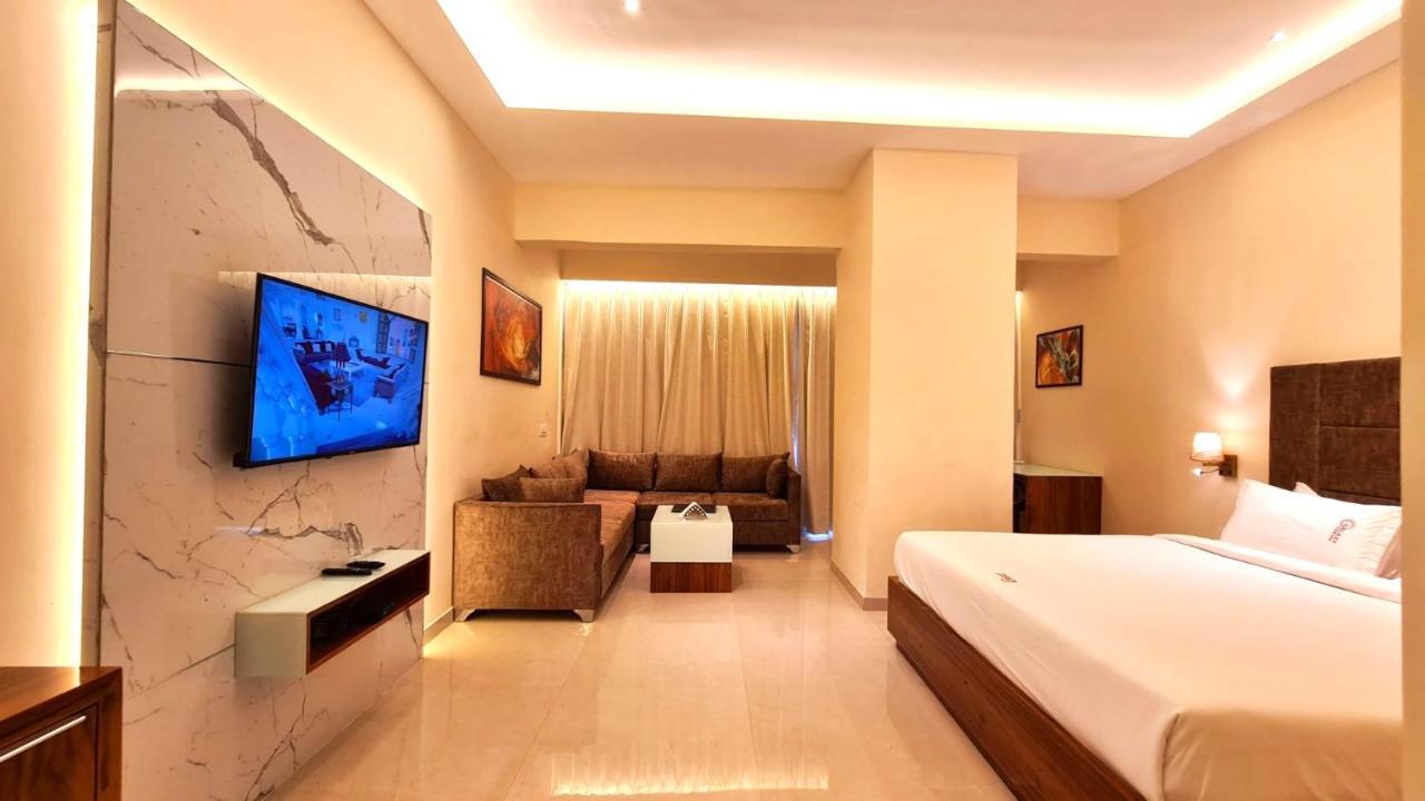 Galaxy Club & Hotel Bijāpur Екстериор снимка