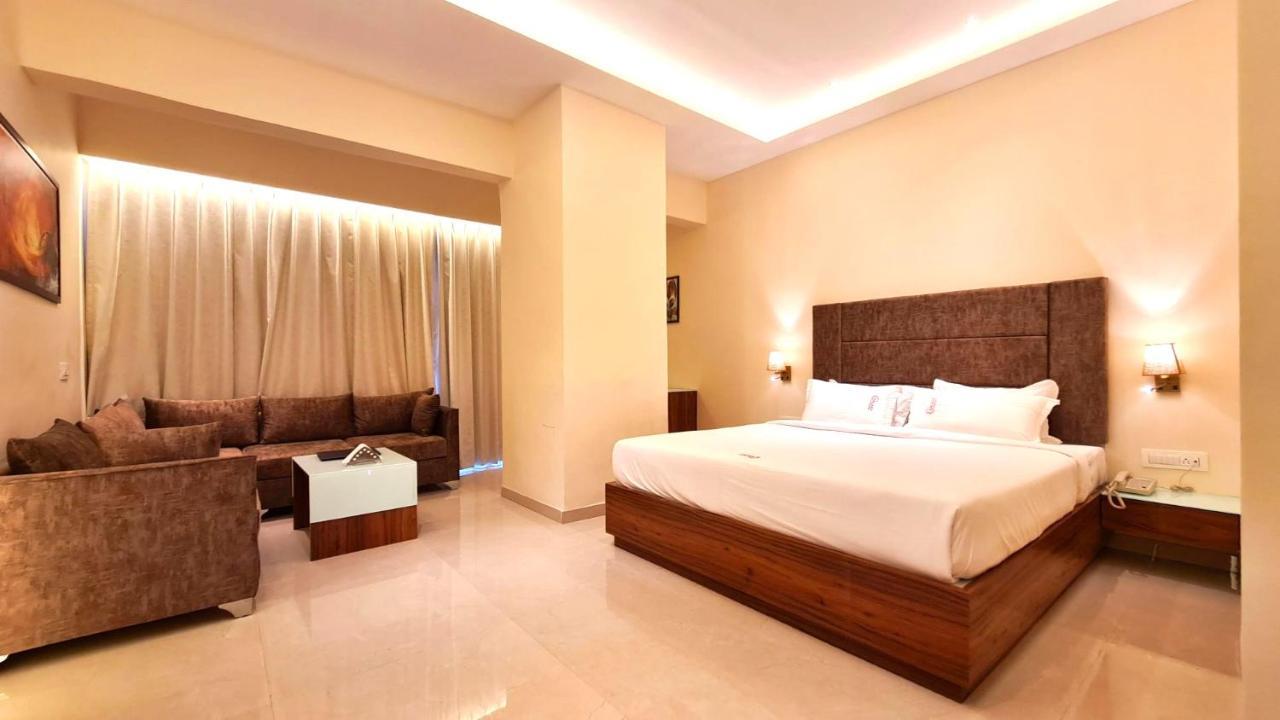 Galaxy Club & Hotel Bijāpur Екстериор снимка