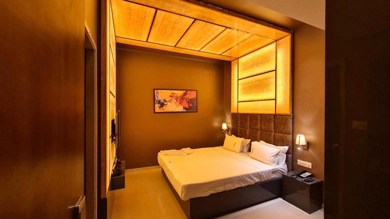 Galaxy Club & Hotel Bijāpur Екстериор снимка